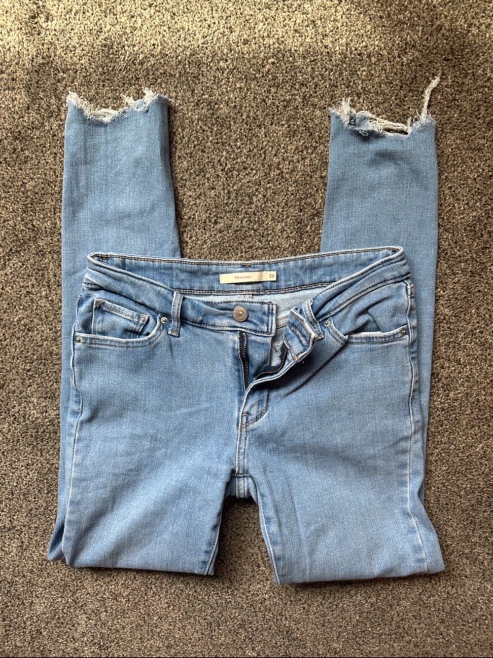 Levi's Women's 711 Skinny Jeans with Frayed Hem, Size 26